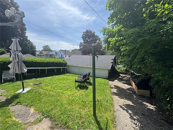4th image of 449-451 Clay Ave