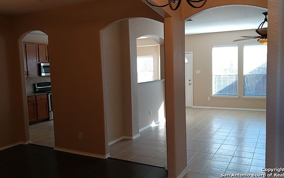 4th image of 109 Katie Ct W