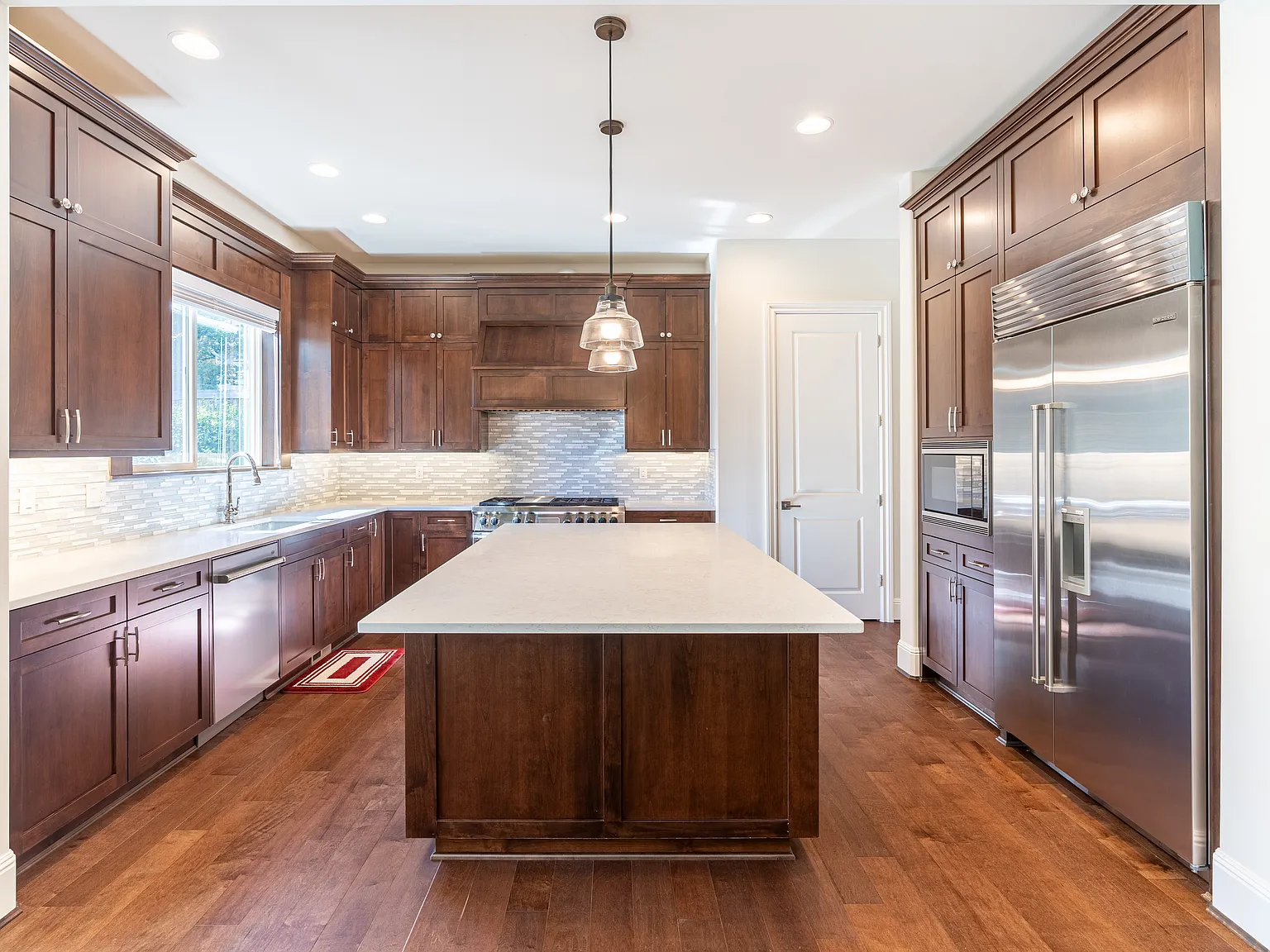 5 bed, 5067 sqft, $15,000 — Photo 3