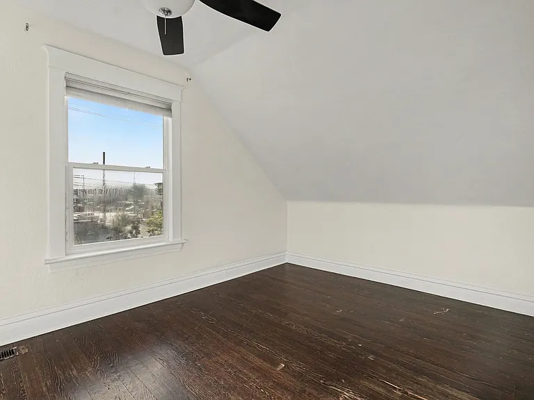 1301 S Lincoln St — Photo 14