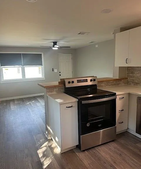 4 E Washington Ave — Photo 9