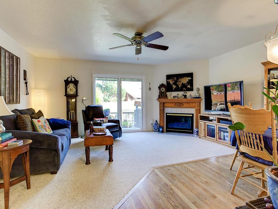Living Room 1a