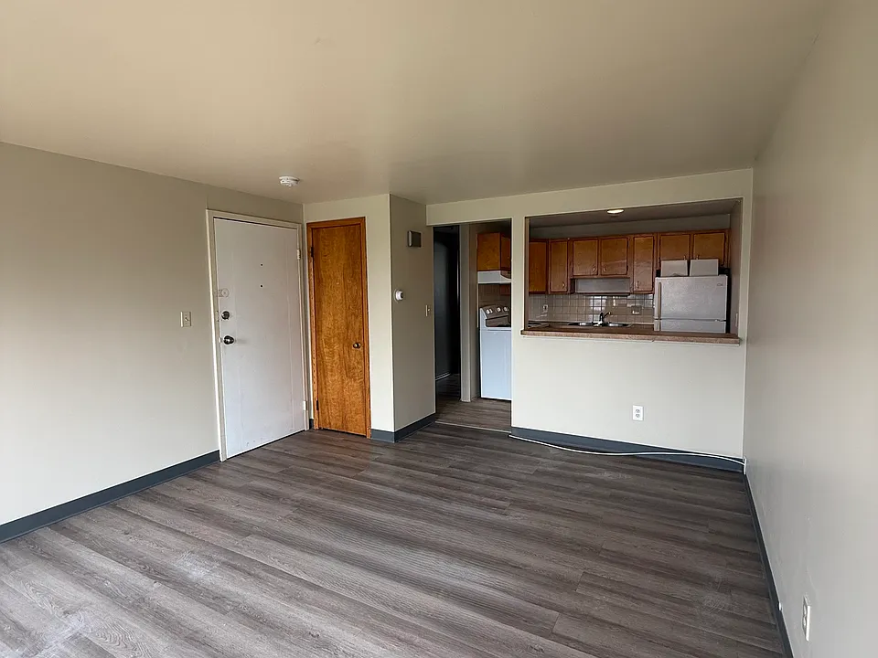 564 S Transit St #4U