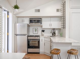 217 E Gordon Ln, Savannah, GA 31401