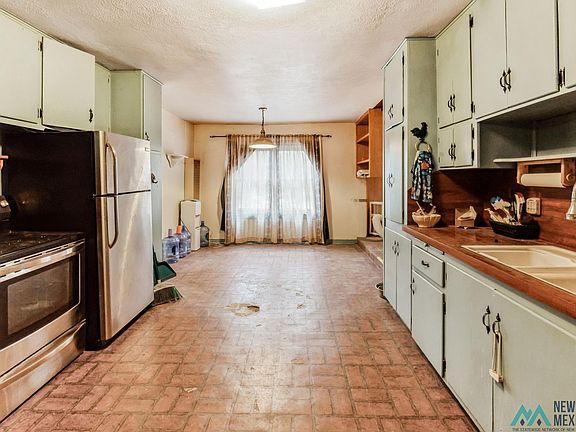 3rd image of 1715 S Avenue M