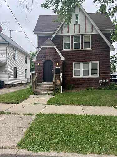 20 Thorpe St #1 Photo 1