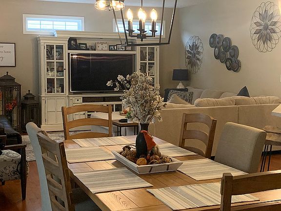 3rd image of 3676 Farnsworth Dr