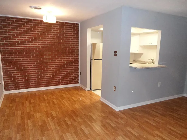 1814 Yardley Cmns #1814U — Photo 8