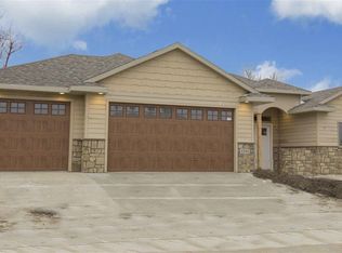 2232 E Stone Pointe Cir, Sioux Falls, SD 57110