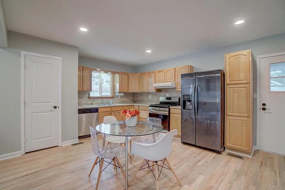 2 bed, 1100 sqft, $2,400 — Photo 4