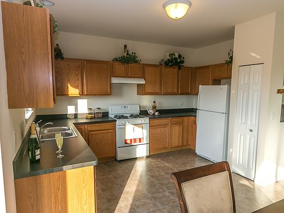 5th image of 965 Amethyst Ln