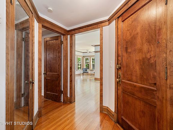 2nd image of 1320 W Albion Ave APT 1E