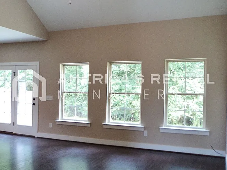 108 Falling Waters Ln — Photo 2