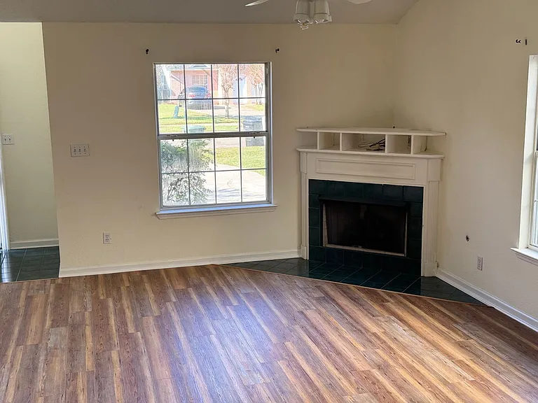2511 Golden Park Ln — Photo 4