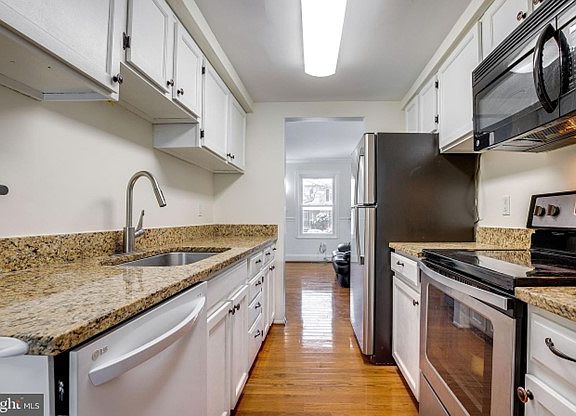 3rd image of 3205 Silverstone Ct