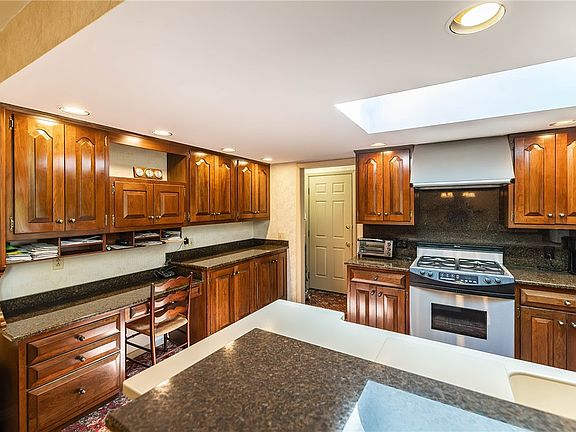 5th image of 3703 Chapel Hill Dr