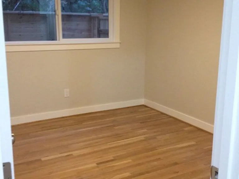 Woodstock Apartments — Photo 29