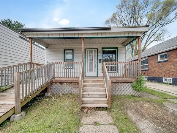 3574 Bloomfield Rd, Windsor, ON N9C 1R7