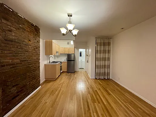 Rented by Compass | media 21