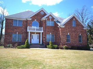 5 Lasalle Ct, Roseland, NJ 07068
