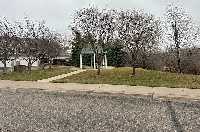 9613 Linden Ln N — Photo 21