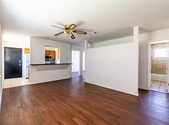 3rd image of 606 Golden Meadow Ct