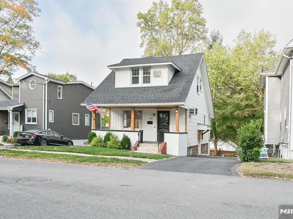 34 Summit Pl, Haworth, NJ 07641