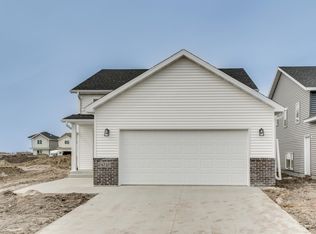 6737 32nd St S, Fargo, ND 58104