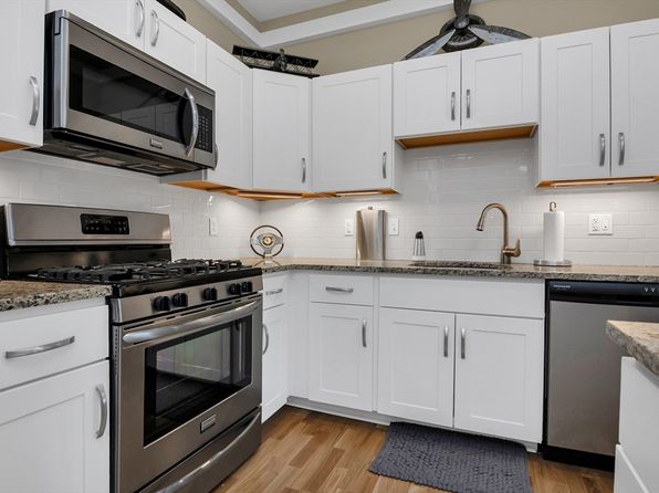 54 Loomis St UNIT 1201, Bedford, MA 01730