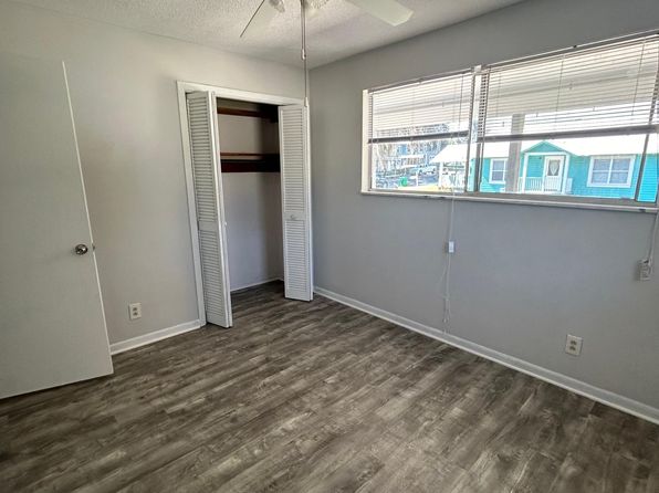 11 N Lake St APT 3, Crescent City, FL 32112