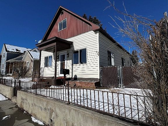 2nd image of 1265 Farrell St