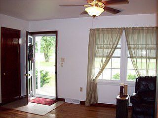 2nd image of 610 Illinois St