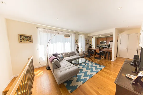 Rented by MNS | media 44