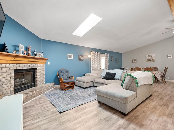 4th image of 310 N Division St