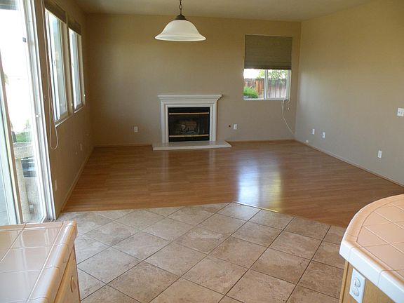 4th image of 933 E Agape Ave