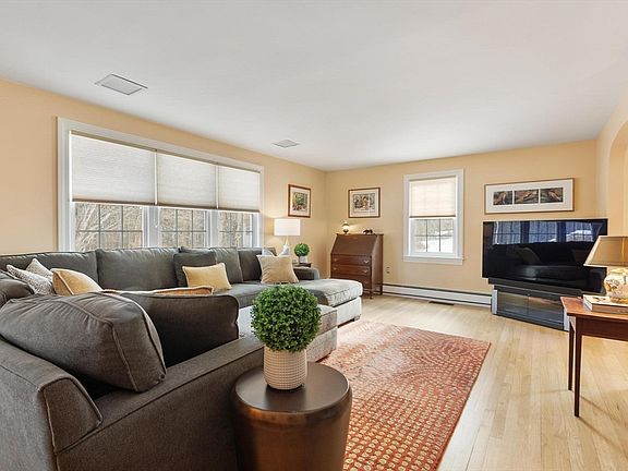 5th image of 68 Center St