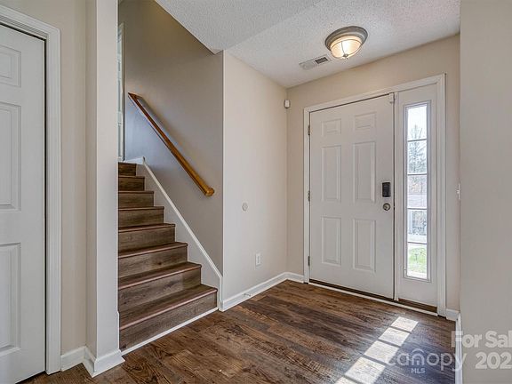 4th image of 106 S River Glen Dr