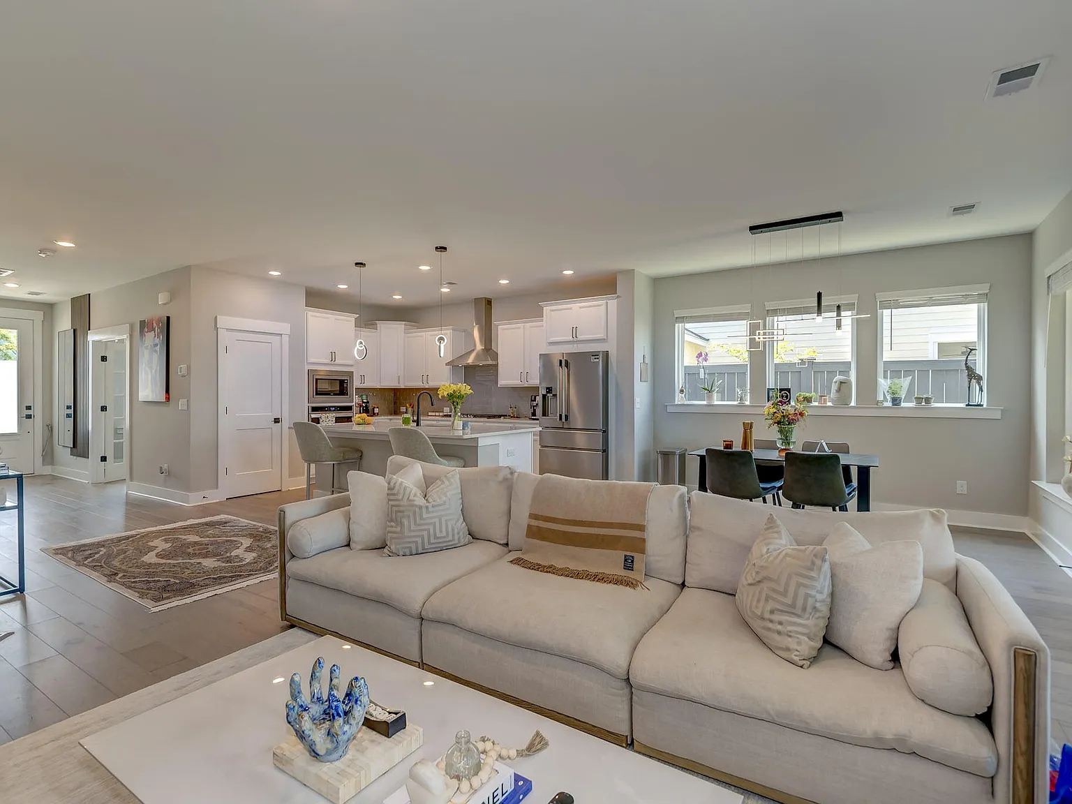3 bed, 2.5 bath, 2058 sqft, $3,200 — Photo 3