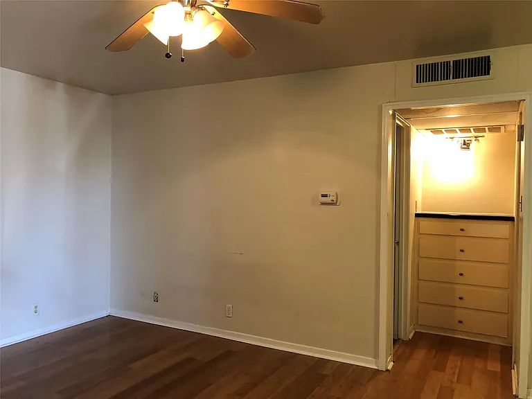 1000 W 26th St #105 — Photo 10