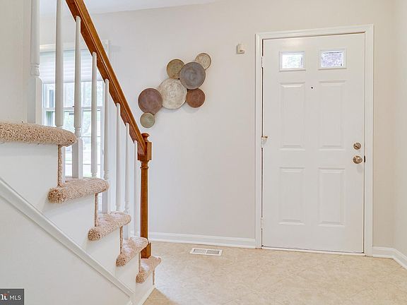 4th image of 4004 Rainbow Glen Ct