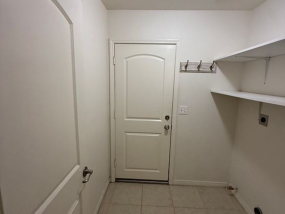 3rd image of 62221 Crestview Dr