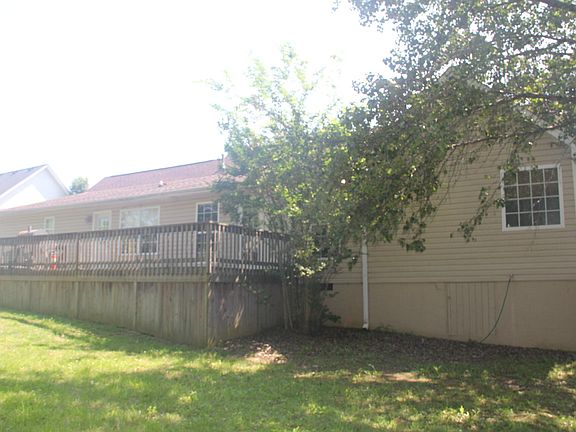4th image of 160 Cardinal Rd