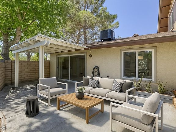 5th image of 2349 Wooster Cir Unit A
