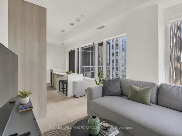 11 Yorkville Ave, Toronto, ON