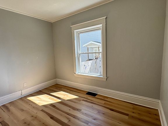 4th image of 901 Logan St SE #1