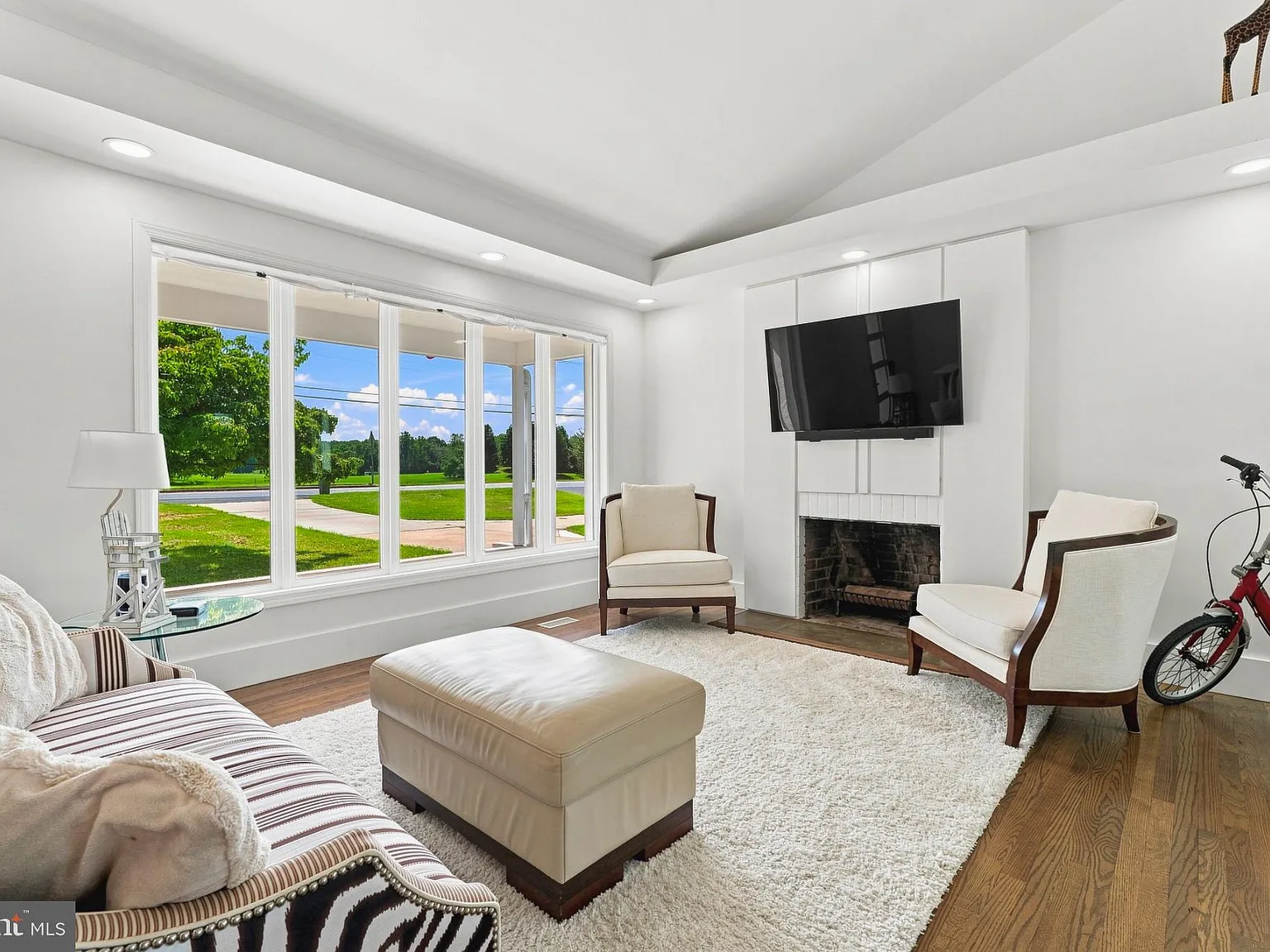 3 bed, 2.0 bath, 1830 sqft, $3,500 — Photo 4