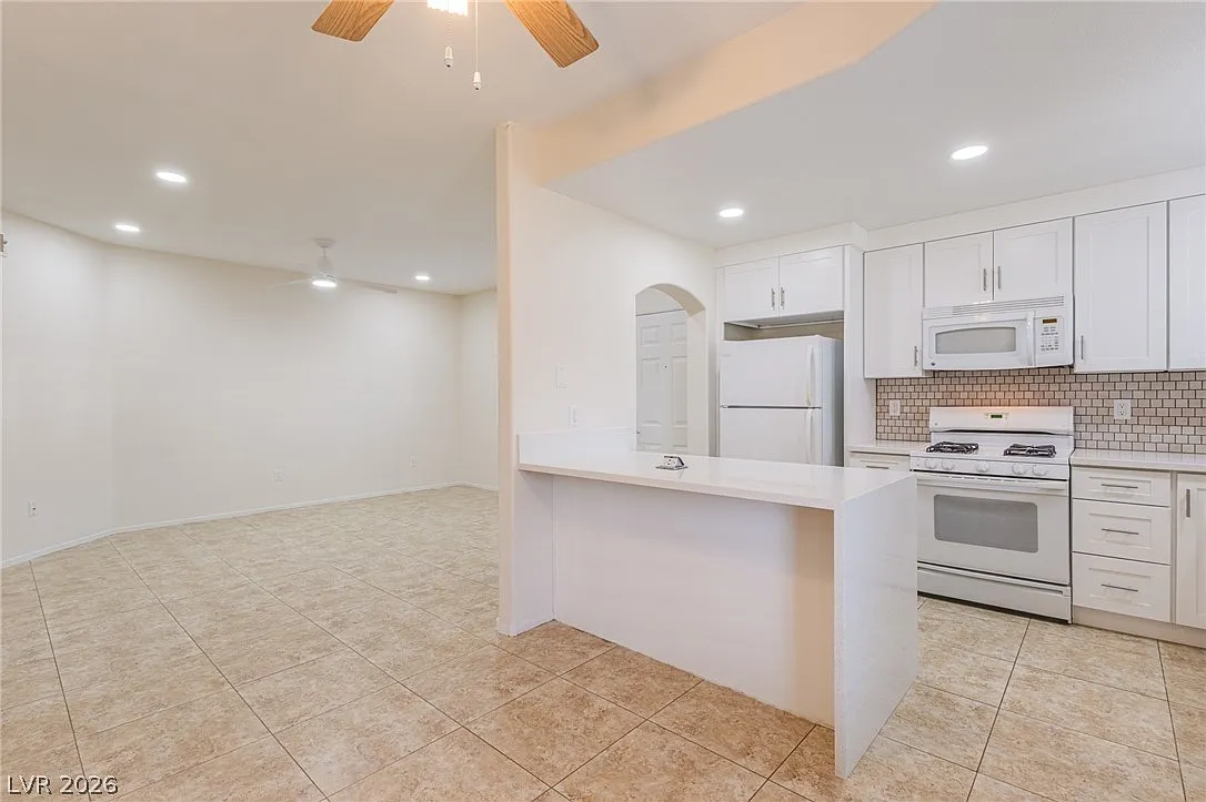 300 Pine Haven St — Photo 4