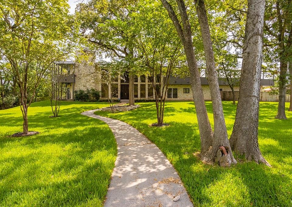 1st image of 2714 Broadmoor Dr