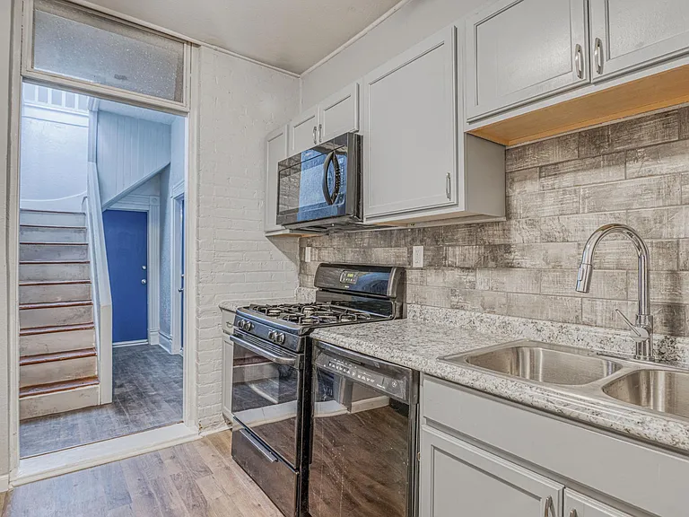 1123 Myrtle Ave #1B — Photo 4