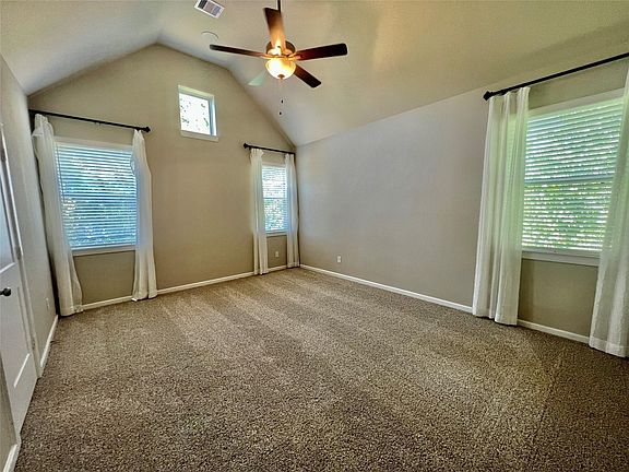 5th image of 110 Handley Dr